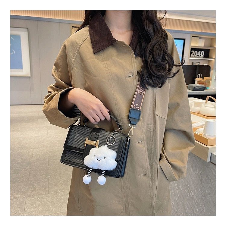 ELEGANT PREMIUM SLING BAG