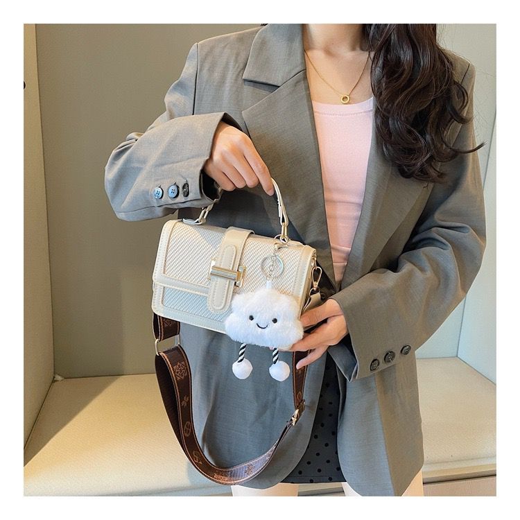 ELEGANT PREMIUM SLING BAG